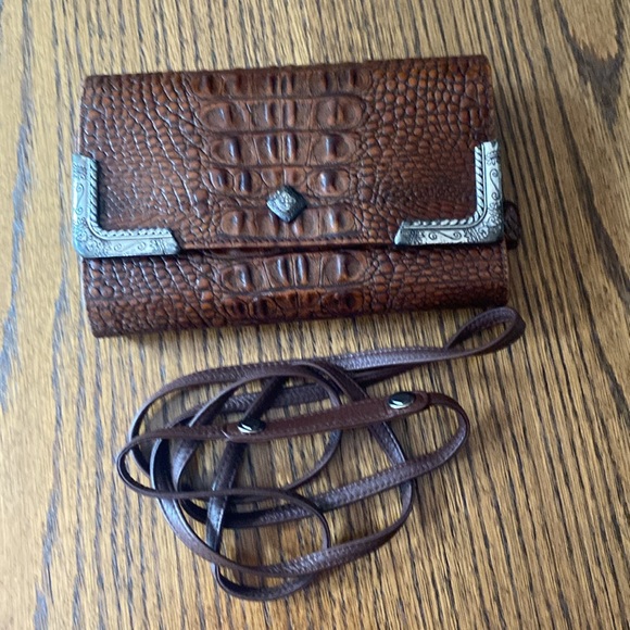 BRIGHTON LEATHER CROSSBODY CLUTCH . - Picture 13 of 16